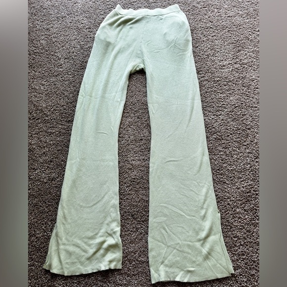 ALO Yoga Light Green Flared Pants - Picture 3 of 4